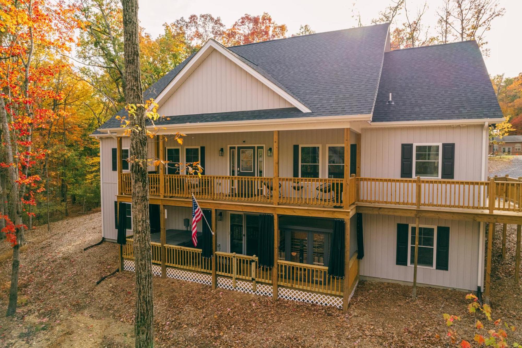 Sauna - Hot Tub - Theater - Arcade - Family Fun
