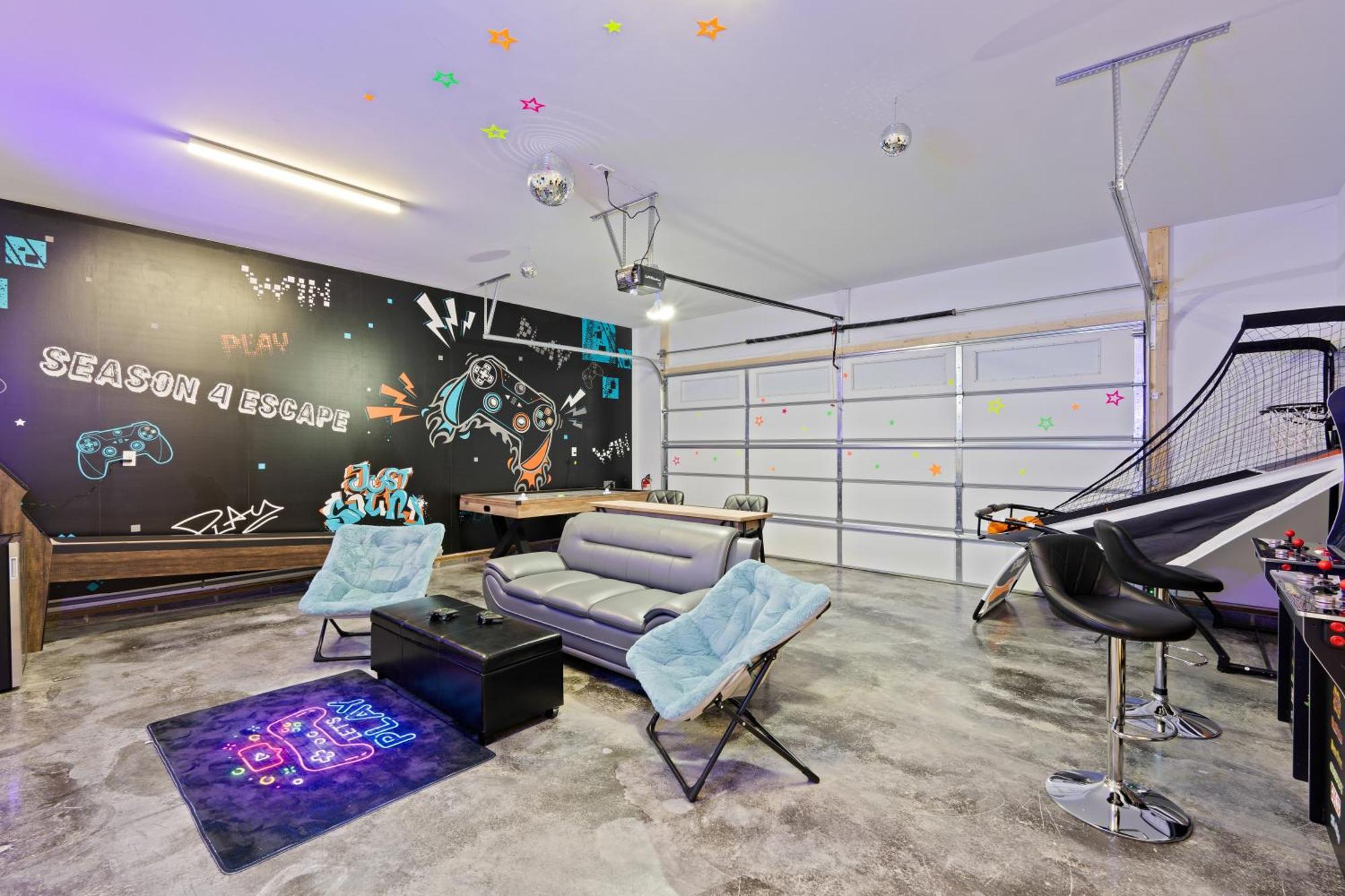 Sauna - Hot Tub - Theater - Arcade - Family Fun *